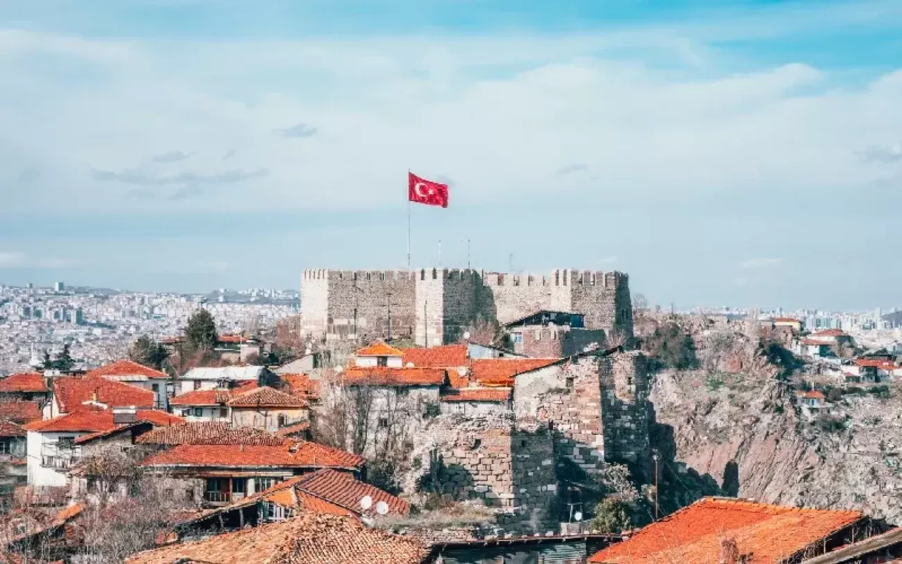 Castello di Ankara: La Vera Storia Dietro l'Antica Fortezza